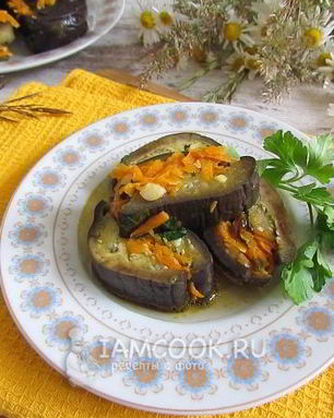 Маринованные баклажаны с морковью и зеленью