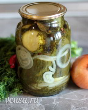 Маринованные огурцы с луком