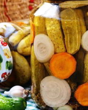 Маринованные огурцы с морковью