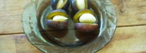 маринованные сливы с чесноком. Шаг 2