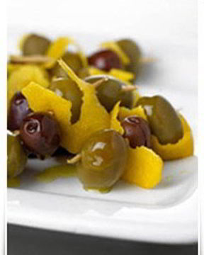 Оливки, маринованные в водке, джине и вермуте