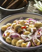 Шампиньоны с луком маринованные