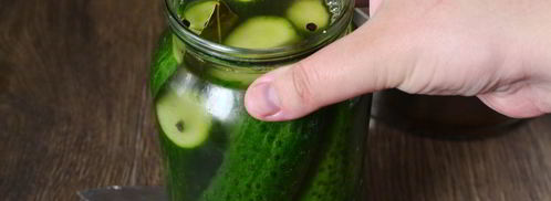 быстрые малосольные огурцы в банке. Шаг 5