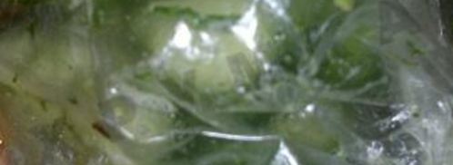 быстрые малосольные огурцы в пакете с чесноком. Шаг 4