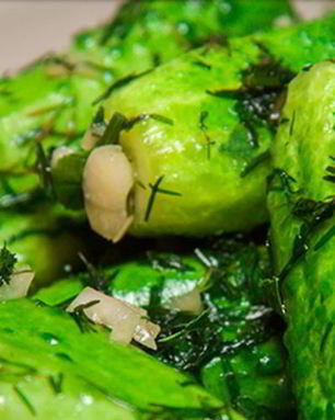 Малосольные огурчики в пакете