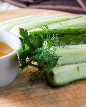 Малосольные огурцы с медом