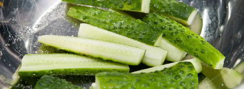 малосольные огурцы с медом. Шаг 2