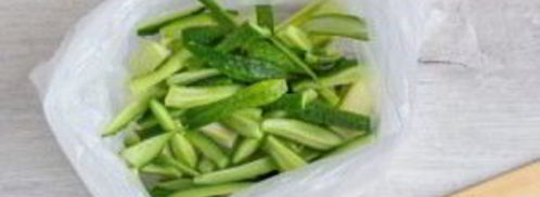 малосольные овощи в пакете. Шаг 4