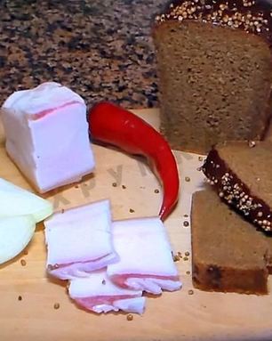 Сало в рассоле с чесноком