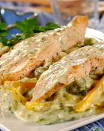 Сливочная форель с брокколи и болгарским перцем