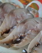 Соленая скумбрия с черносливом