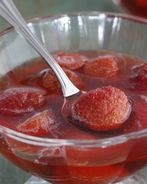 Клубничное варенье с розовой водой