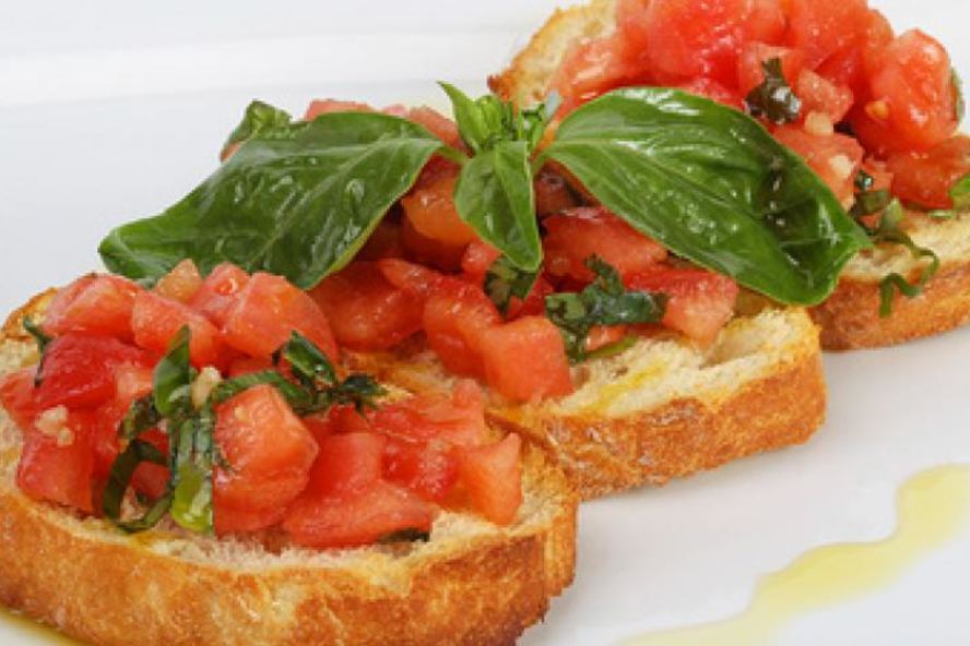 Рецепт брускетта с помидорами и базиликом