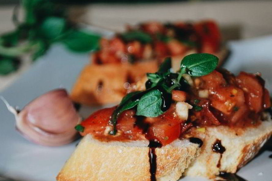Рецепт брускетта с помидорами