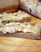 Бутербродная намазка из сала с чесноком