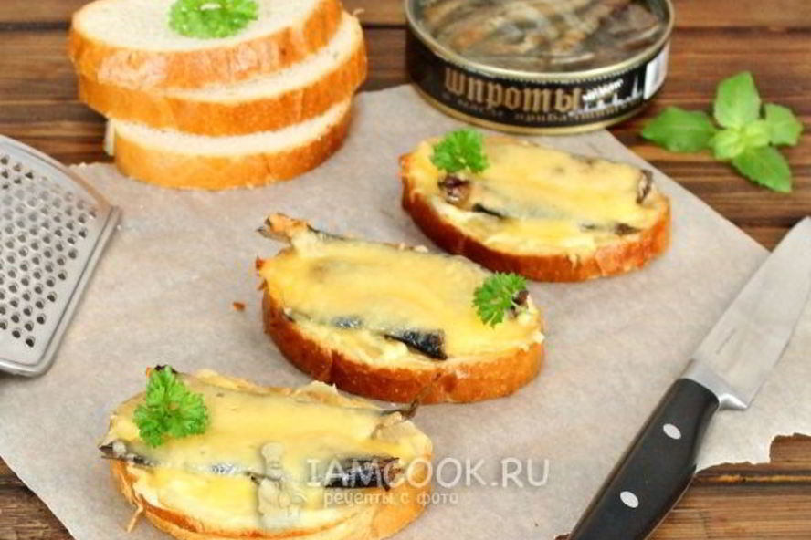 Рецепт бутерброды горячие со шпротами