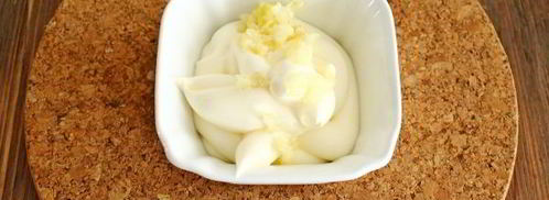 бутерброды горячие со шпротами. Шаг 3