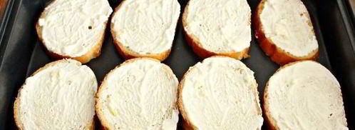 бутерброды горячие со шпротами. Шаг 4