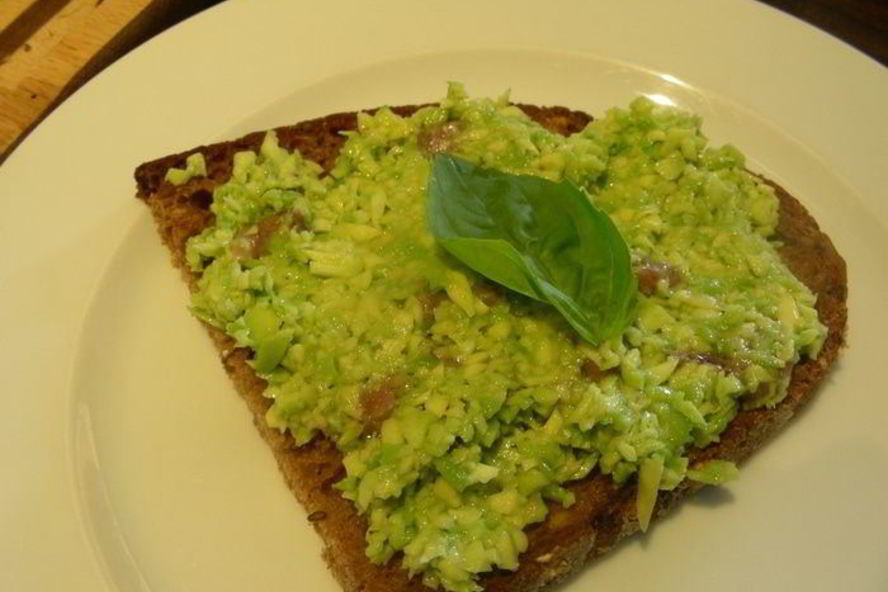 Рецепт бутерброды с авокадо и анчоусами