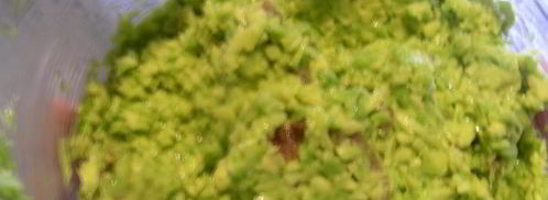 бутерброды с авокадо и анчоусами. Шаг 2