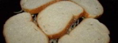 бутерброды с колбасой на сковороде. Шаг 3