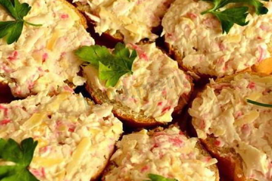 Рецепт бутерброды с крабовыми палочками, сыром и сметаной