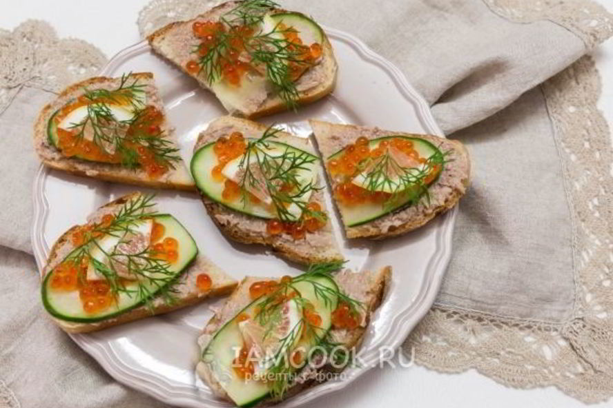 Рецепт бутерброды с красной икрой и печенью трески