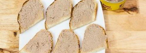 бутерброды с красной икрой и печенью трески. Шаг 8