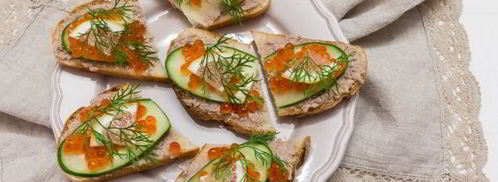 бутерброды с красной икрой и печенью трески. Шаг 15