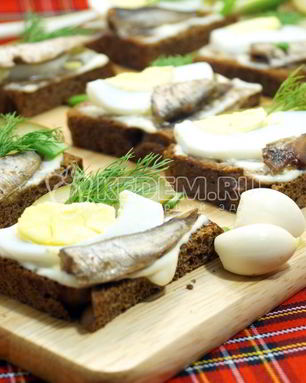 Бутерброды со шпротами