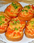 Бутерброды в духовке с помидорами