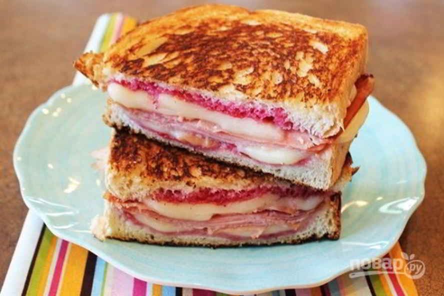 Рецепт горячие бутерброды с колбасой и сыром