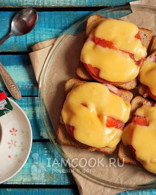 Горячие бутерброды с колбасой в микроволновке