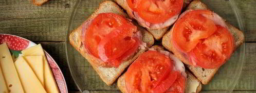 горячие бутерброды с колбасой в микроволновке. Шаг 4