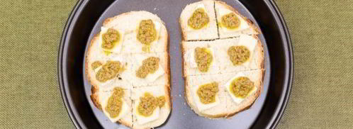 мини-бутерброды с бри, тапенадой и вялеными помидорами. Шаг 5