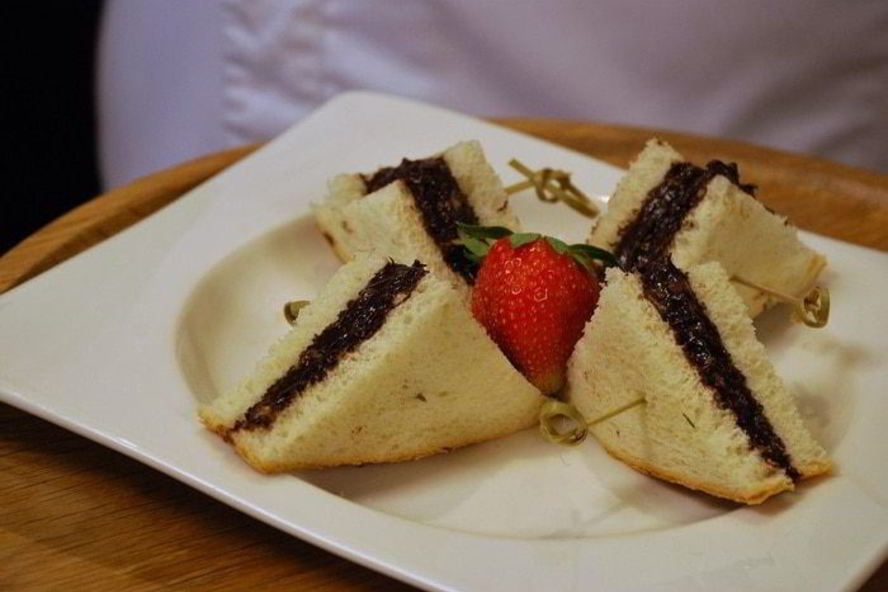 Рецепт сладкий бутерброд с ореховой пастой