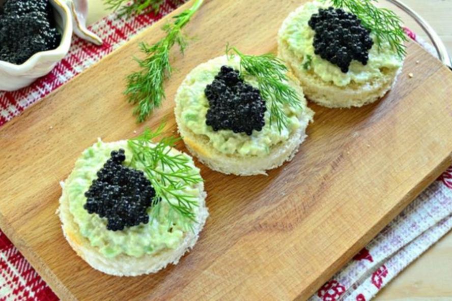 Рецепт закусочные бутерброды с черной икрой и авокадо