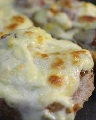 Запеченый бутерброд с рыбой