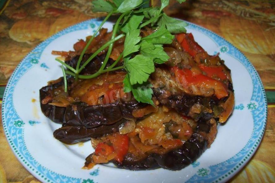 Рецепт горячая закуска — соте из баклажанов с помидорами и перцем