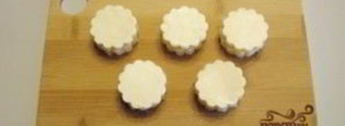 канапе обезьянки на шпажках. Шаг 7