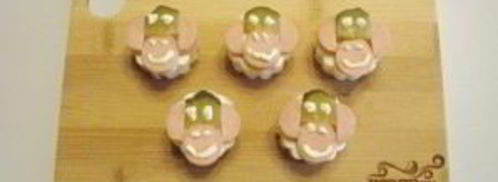 канапе обезьянки на шпажках. Шаг 9