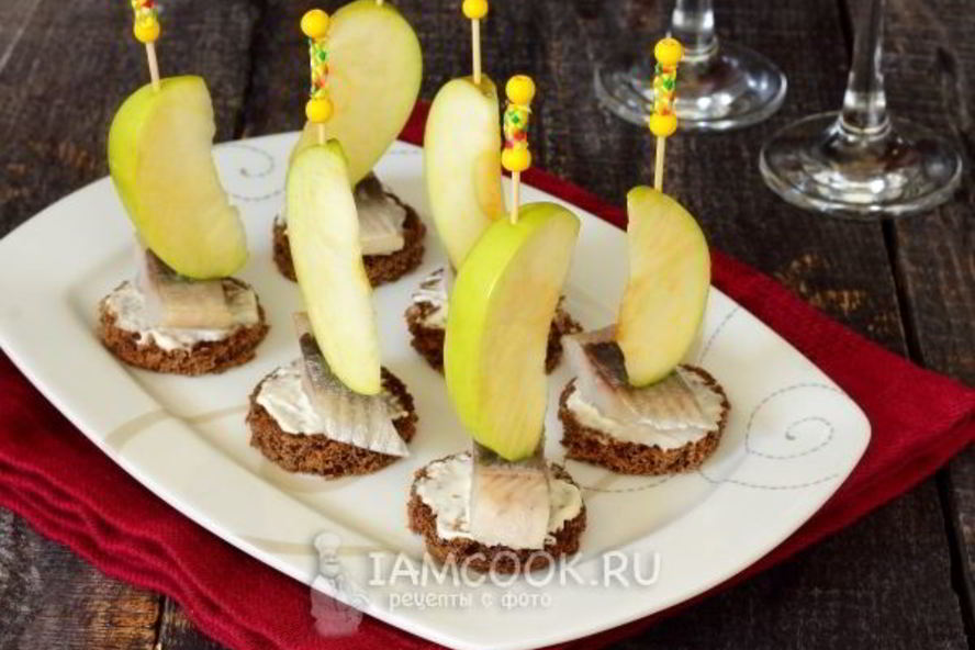 Рецепт канапе с сельдью