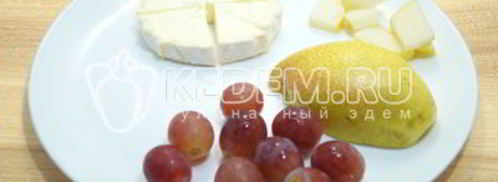 канапе с сыром и виноградом. Шаг 2