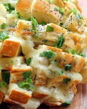 Хлебная закуска, запеченная с сыром