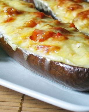 Лодочки из баклажанов с курицей