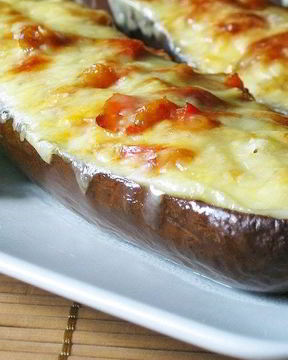 Лодочки из баклажанов с курицей