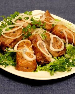 Маринованные свиные ребрышки в медово-соевом соусе