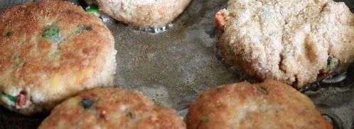 мясные биточки с баклажанами, паприкой и зеленым луком. Шаг 6