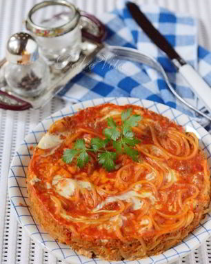 Фриттата с фаршем и спагетти