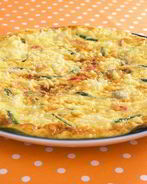 Фриттата с молодым картофелем, цукини, сыром и вялеными томатами